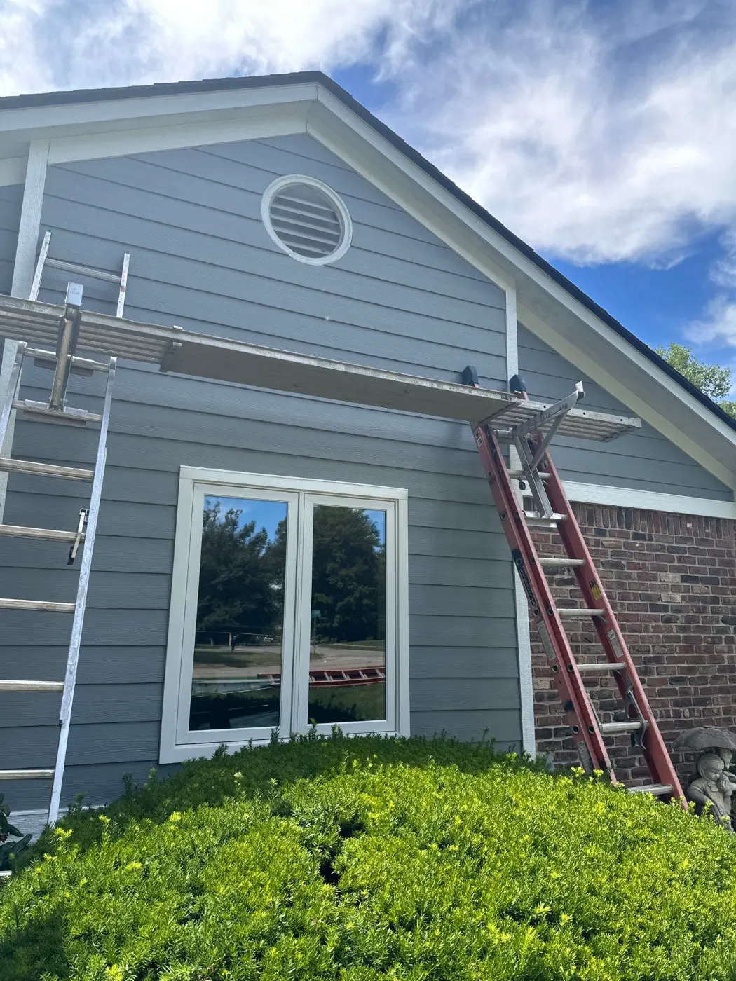 Trim and flashing detail on a Bargersville siding job